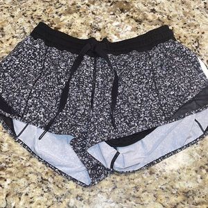 Lululemon Hotty Hot shorts 2.5”